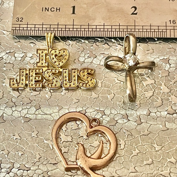 Lot Of 3 Religious Christian’s Pendant Cross Heart Dove Design #2 - Picture 2 of 5